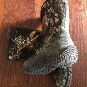 Muck boots, kids size 2 Camo